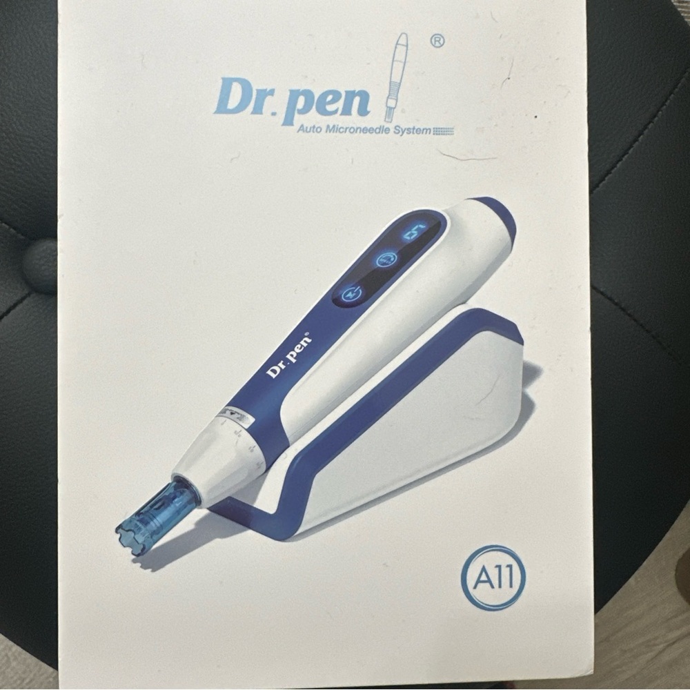 Dr. Pen A11 White and Blue Microneedle System with Needles (8 )